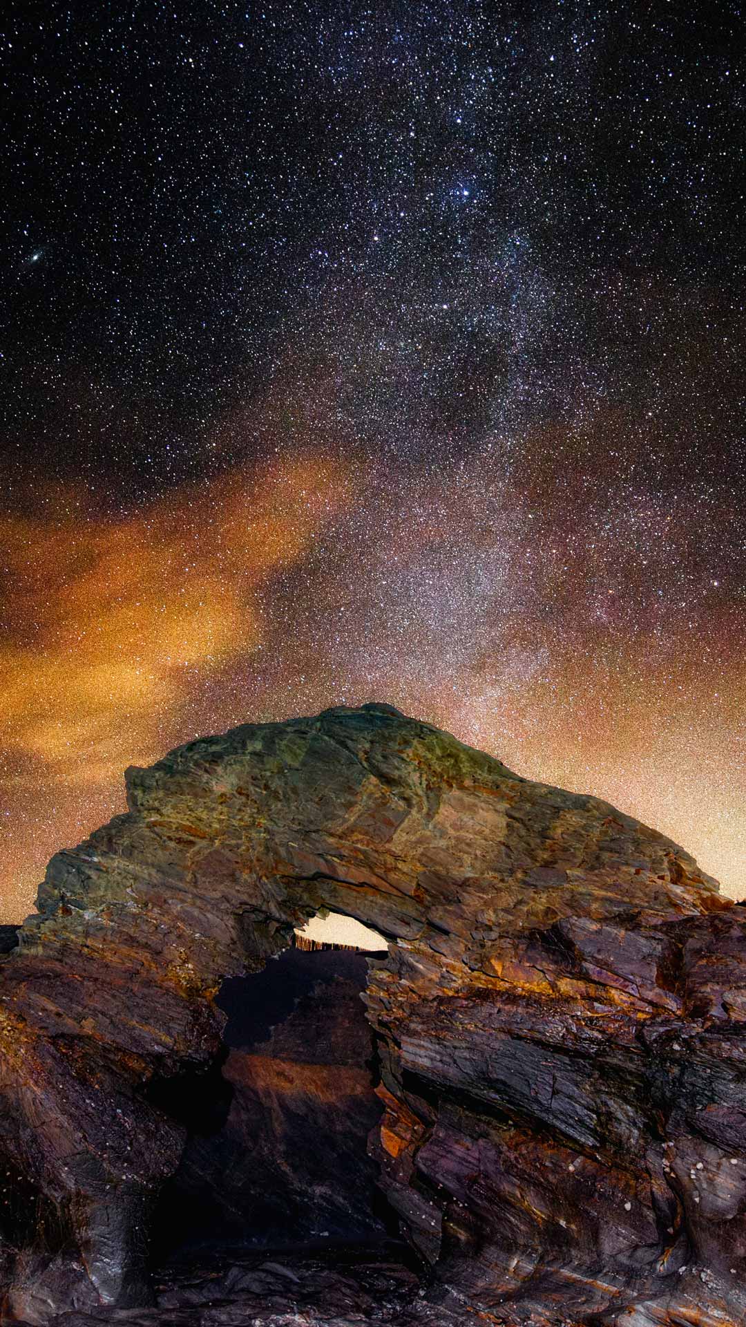 银河拱形岩层 iPhone 壁纸