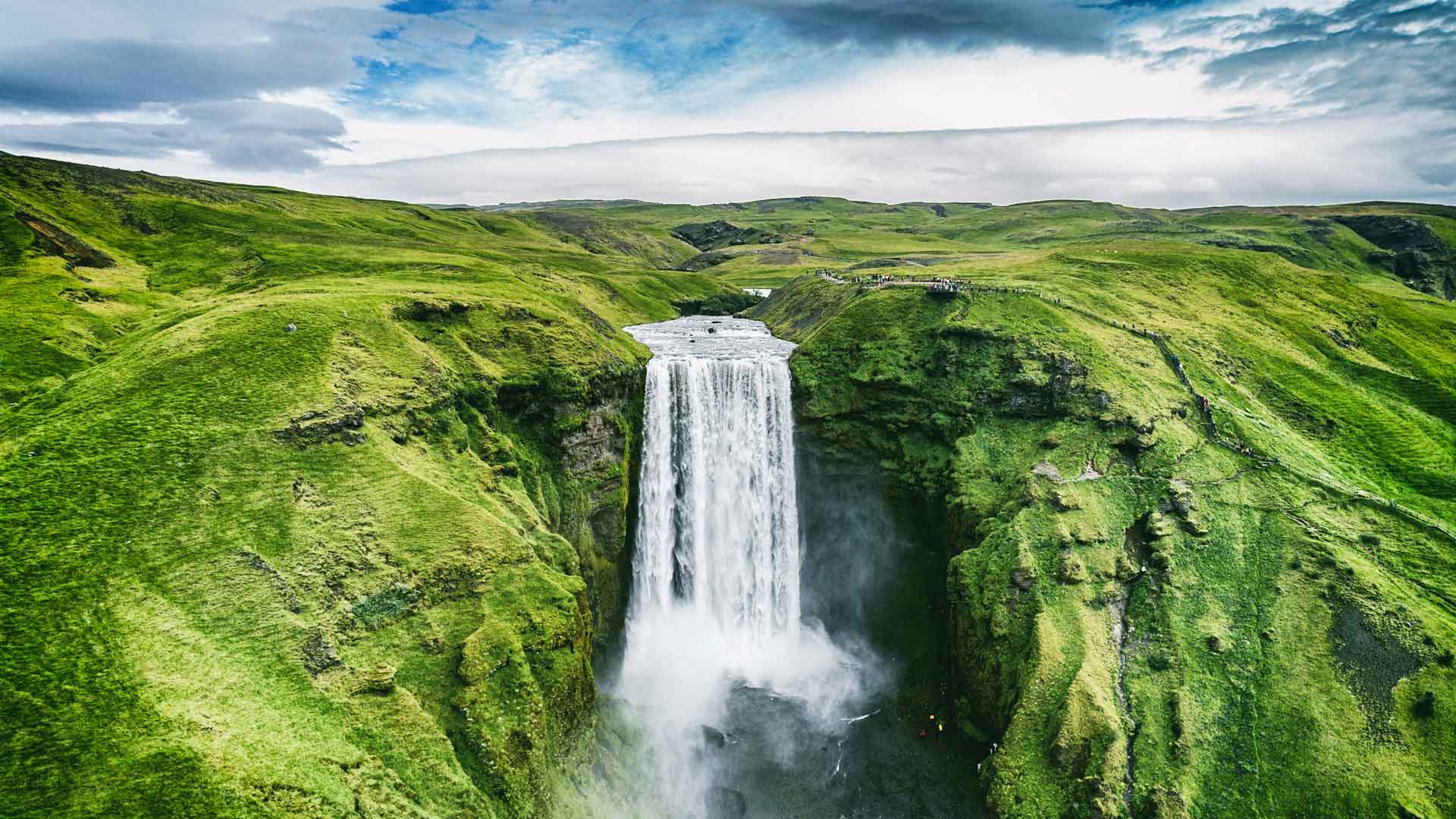 必应壁纸 斯科加瀑布，冰岛 4K
