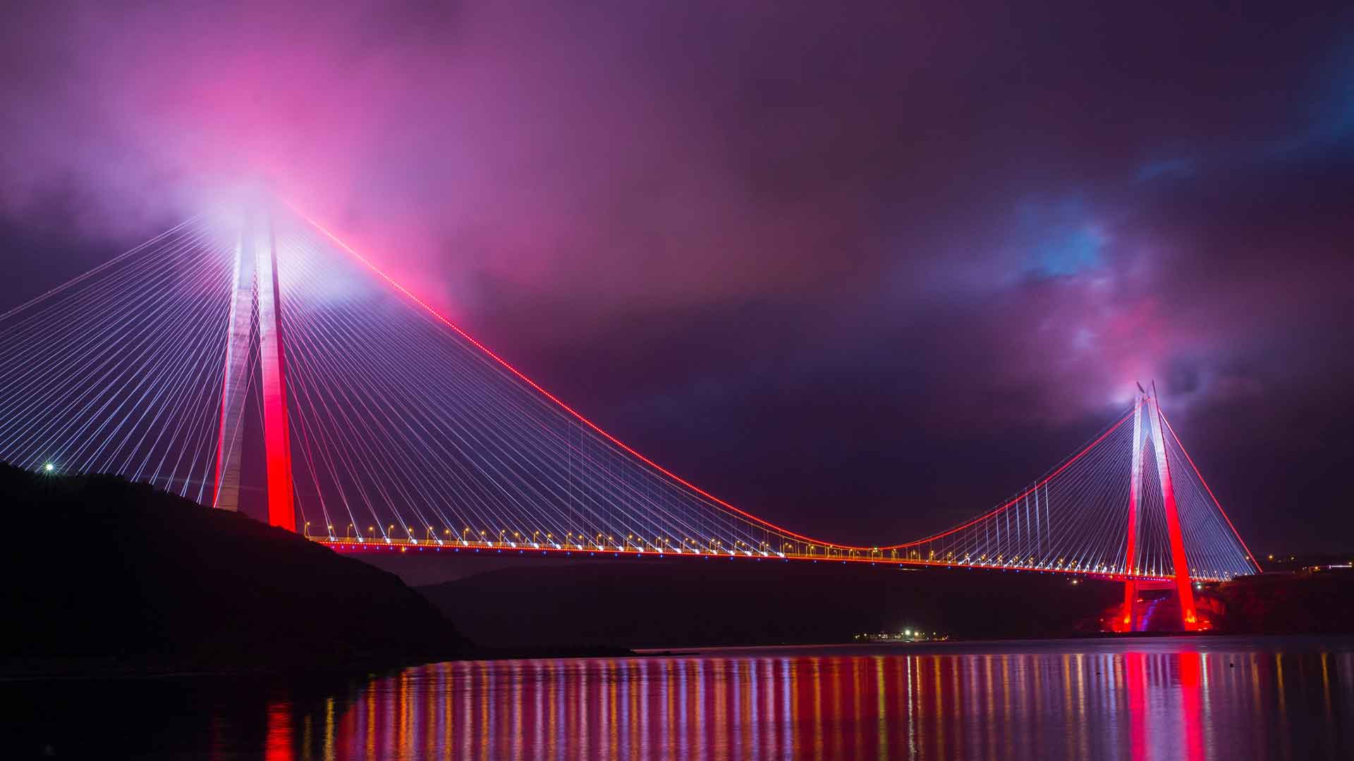 亚武兹苏丹塞利姆桥在晚上