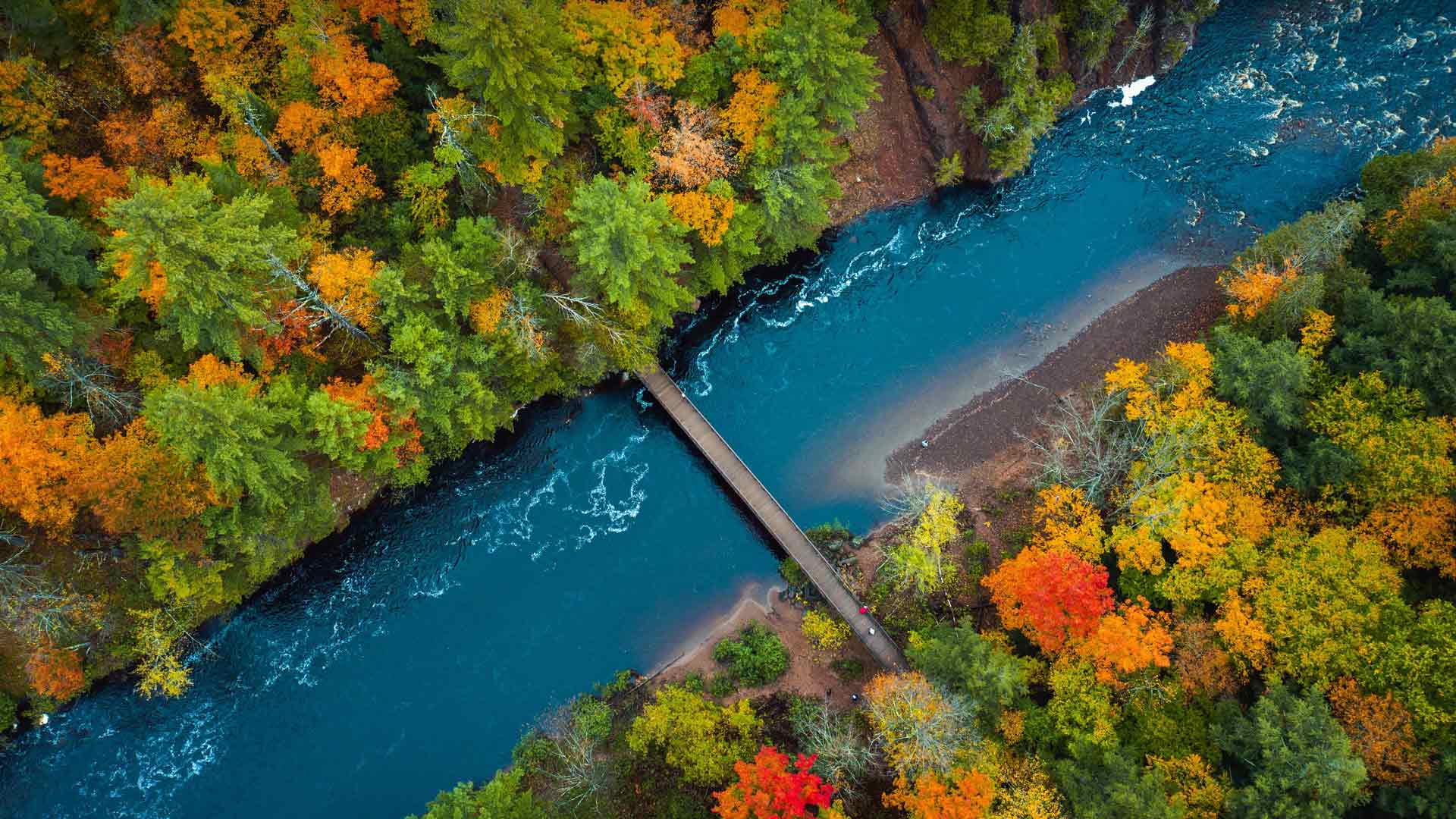 铜瀑布州立公园的巴德河，威斯康星州，美国