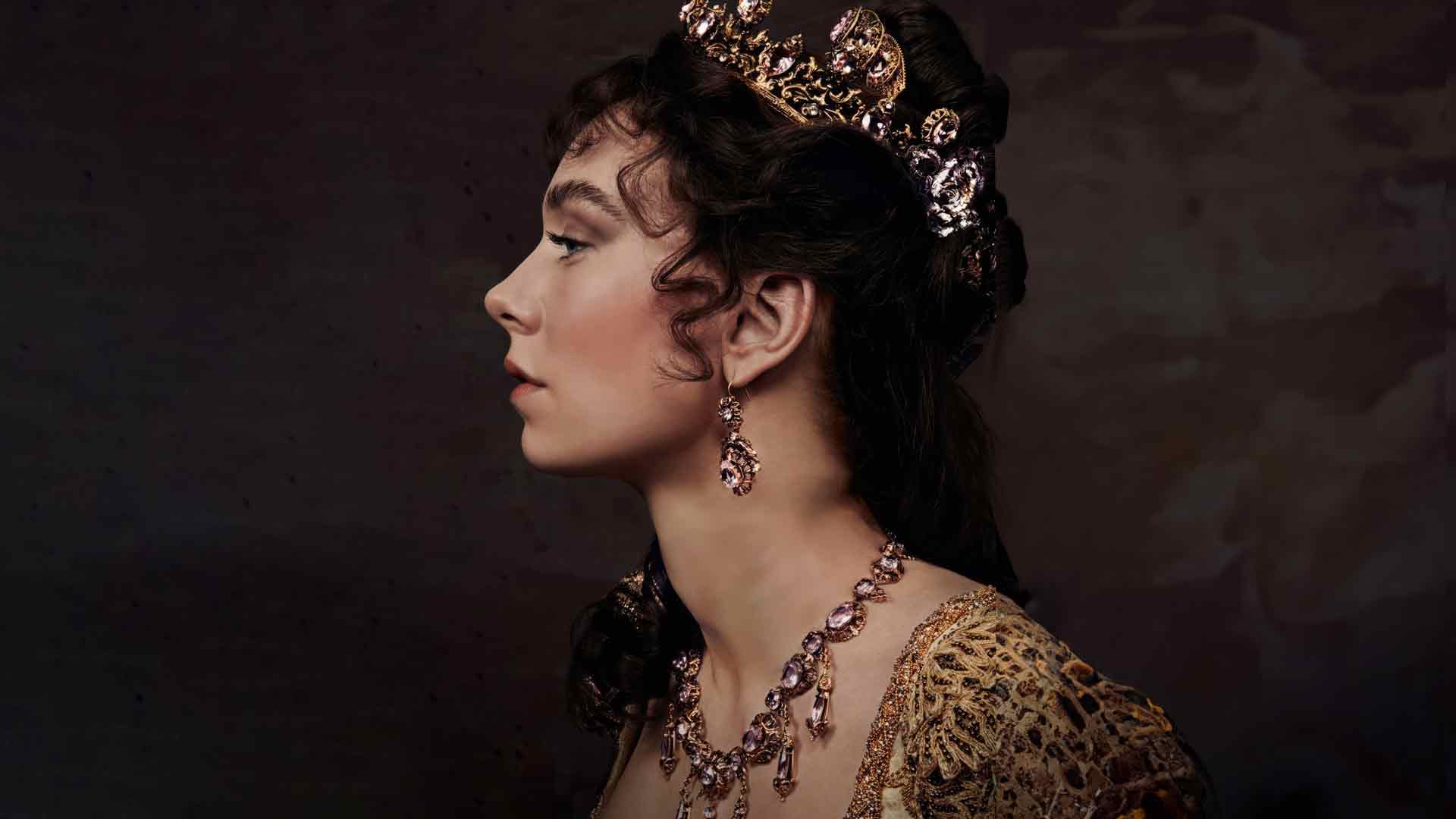 凡妮莎·柯比在《拿破仑》中扮演约瑟芬皇后