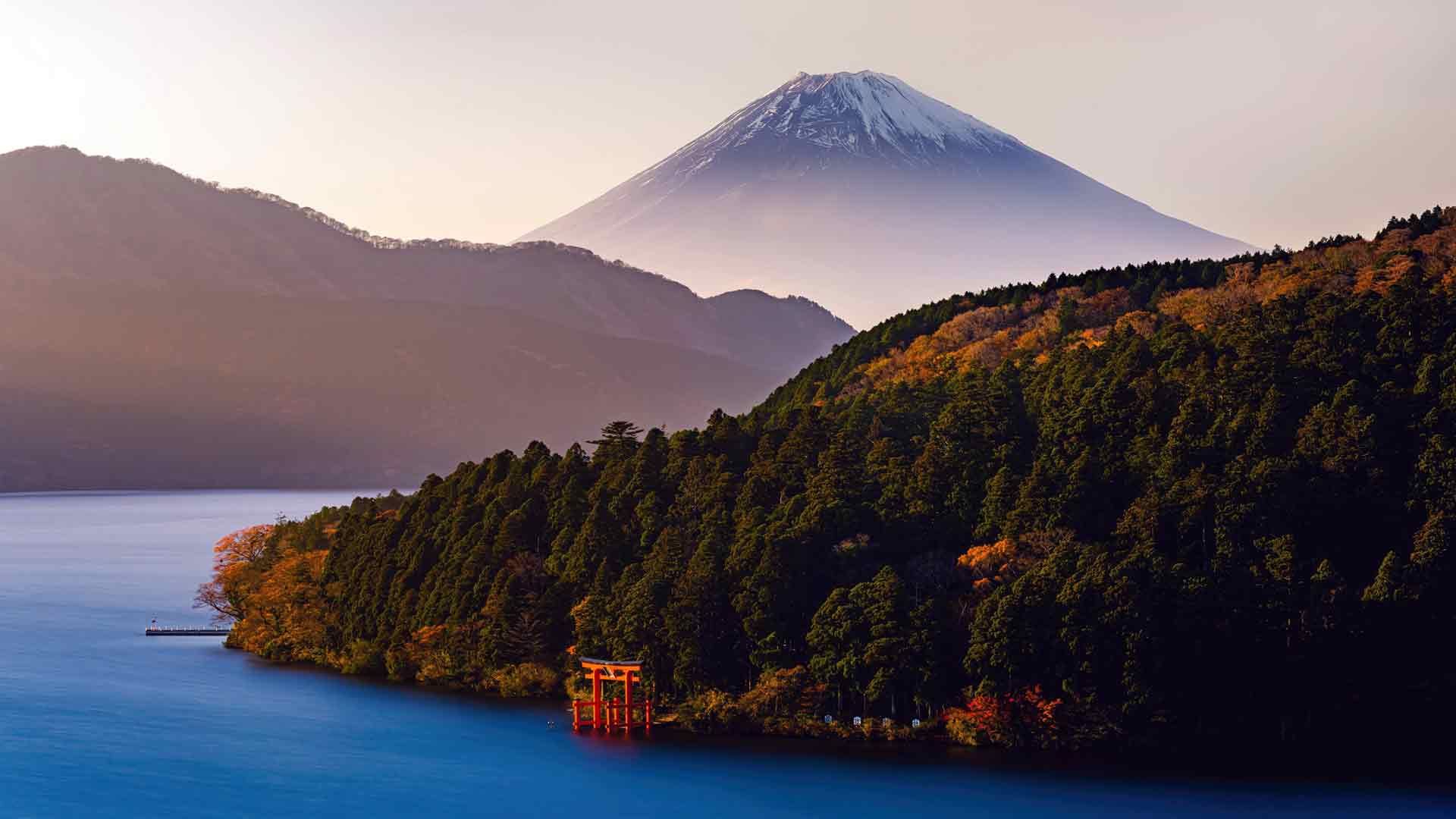 日本富士山雾秋湖全景 5K