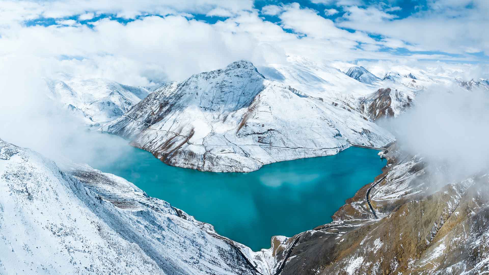 满拉水库的雪景，日喀则，中国西藏自治区