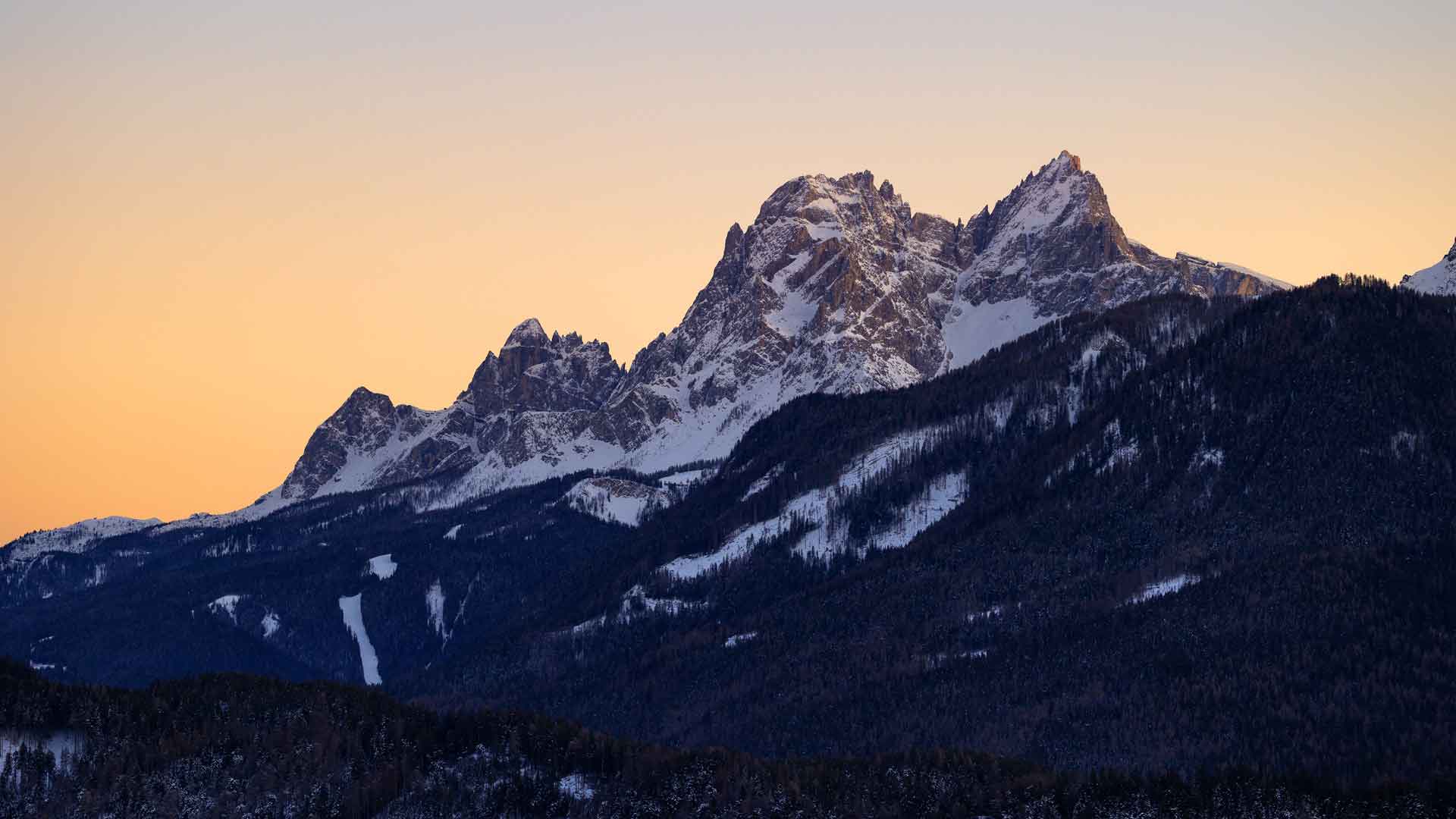 黑暗森林黎明雪山