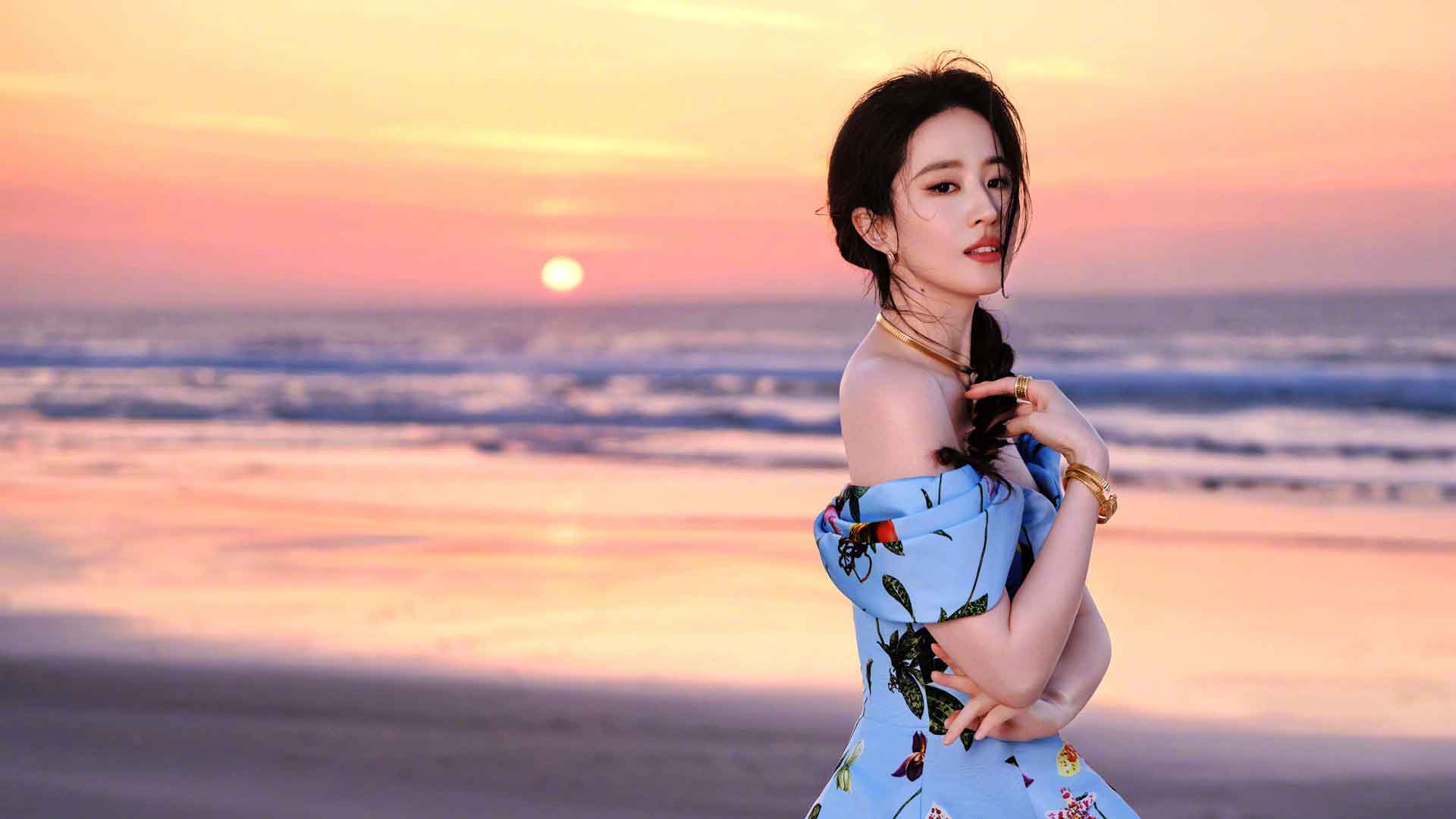 刘亦菲海滩日落名人明星女演员