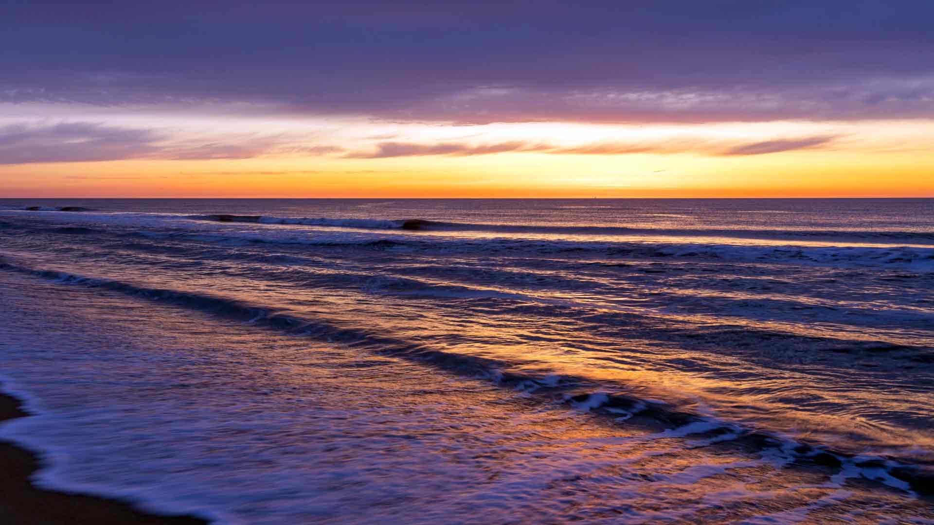 洋画布紫色天际线日落夏日背景