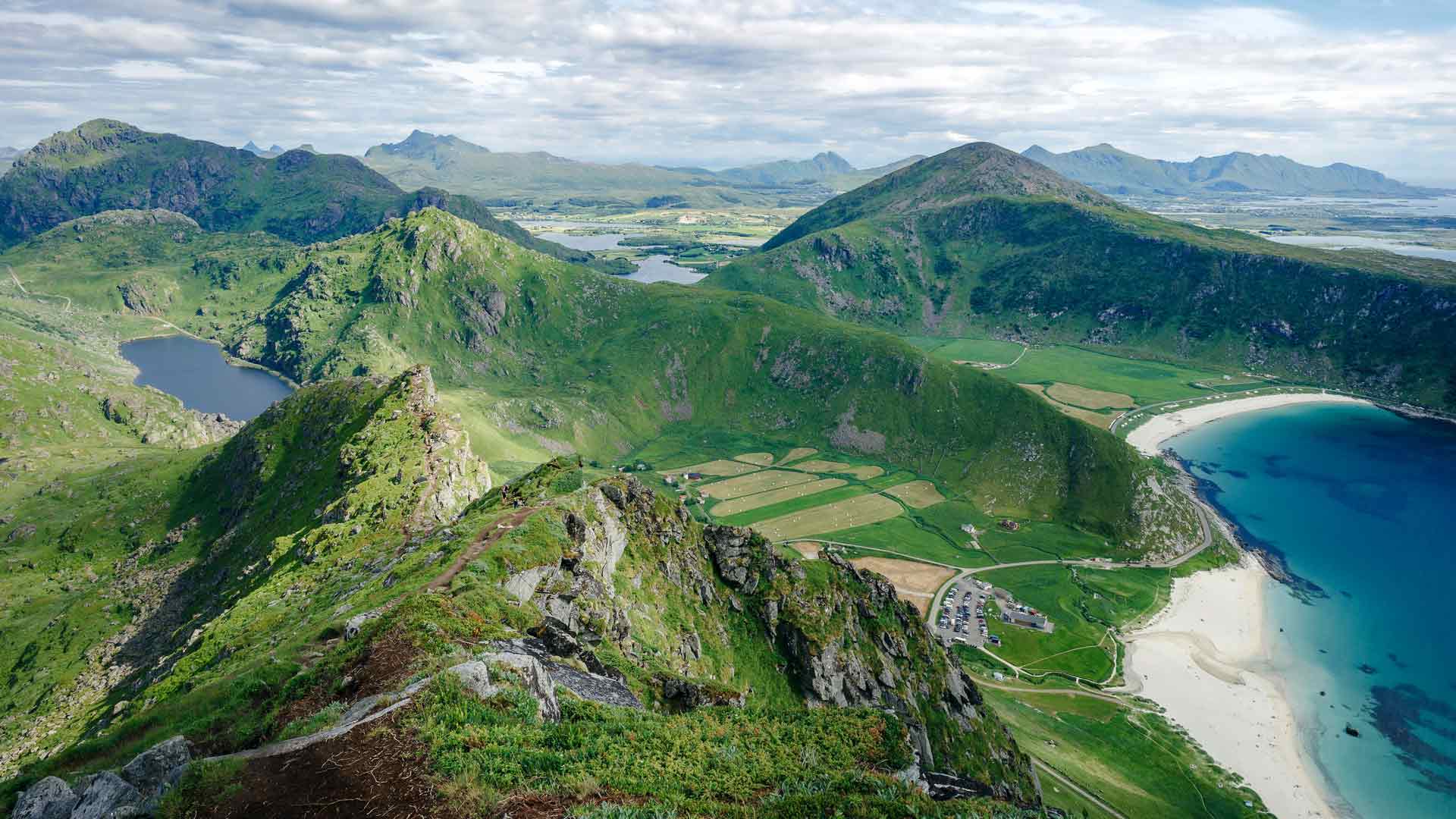 海滩山脉斯堪的纳维亚群岛罗弗敦群岛
