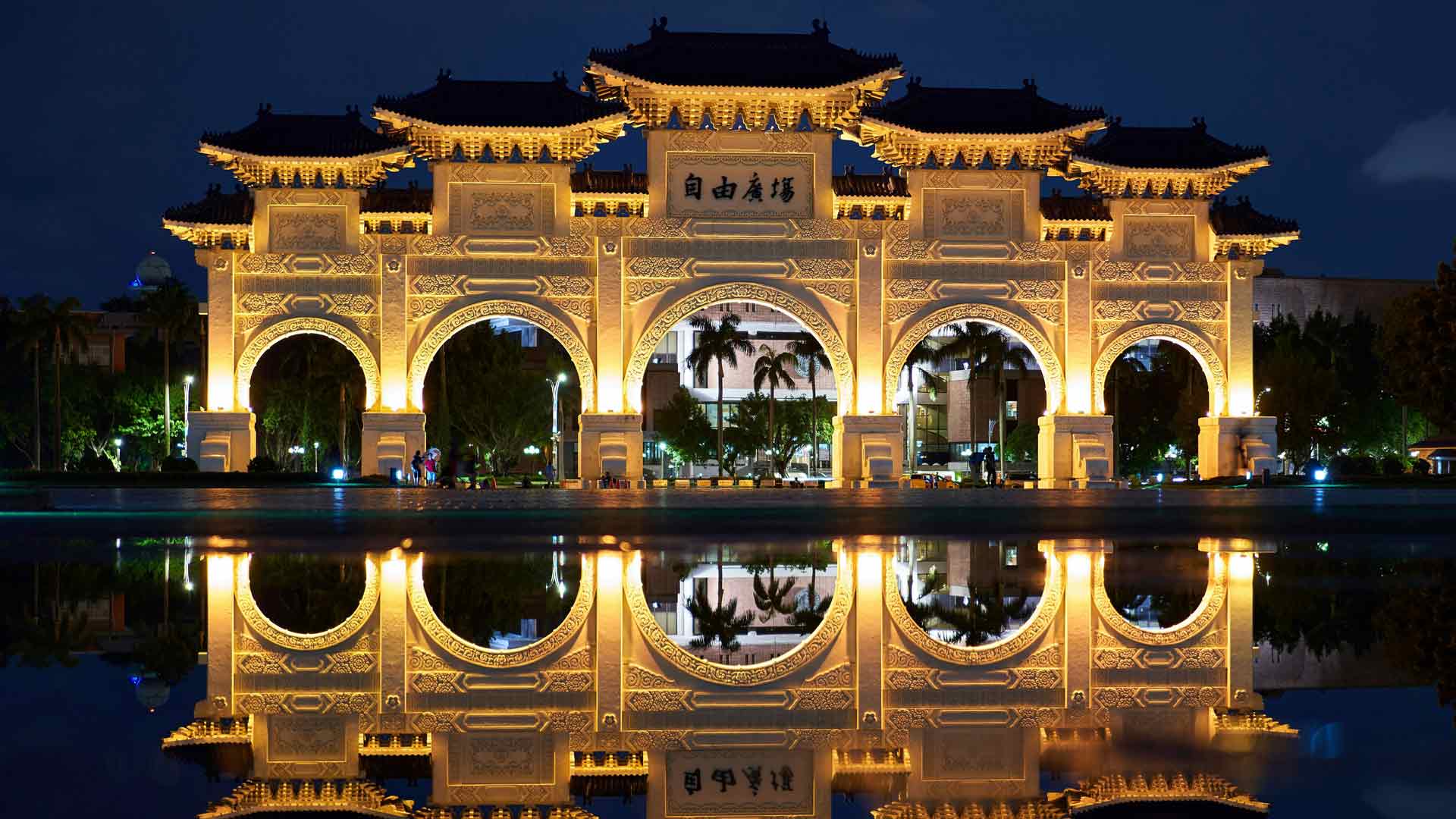 夜晚 自由广场光复日 台北市