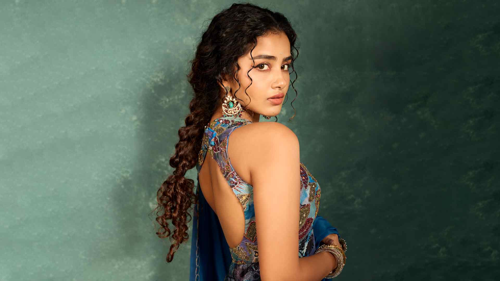 Anupama Parameswaran 2025 壁纸