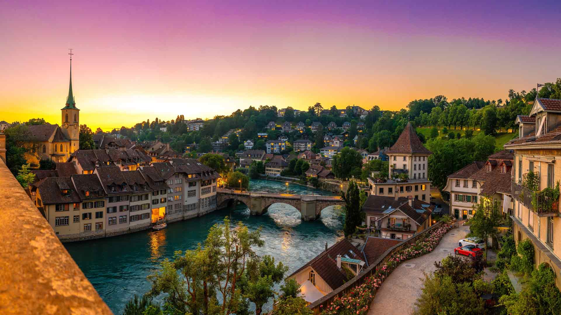欧洲城市城镇河流夏日落景