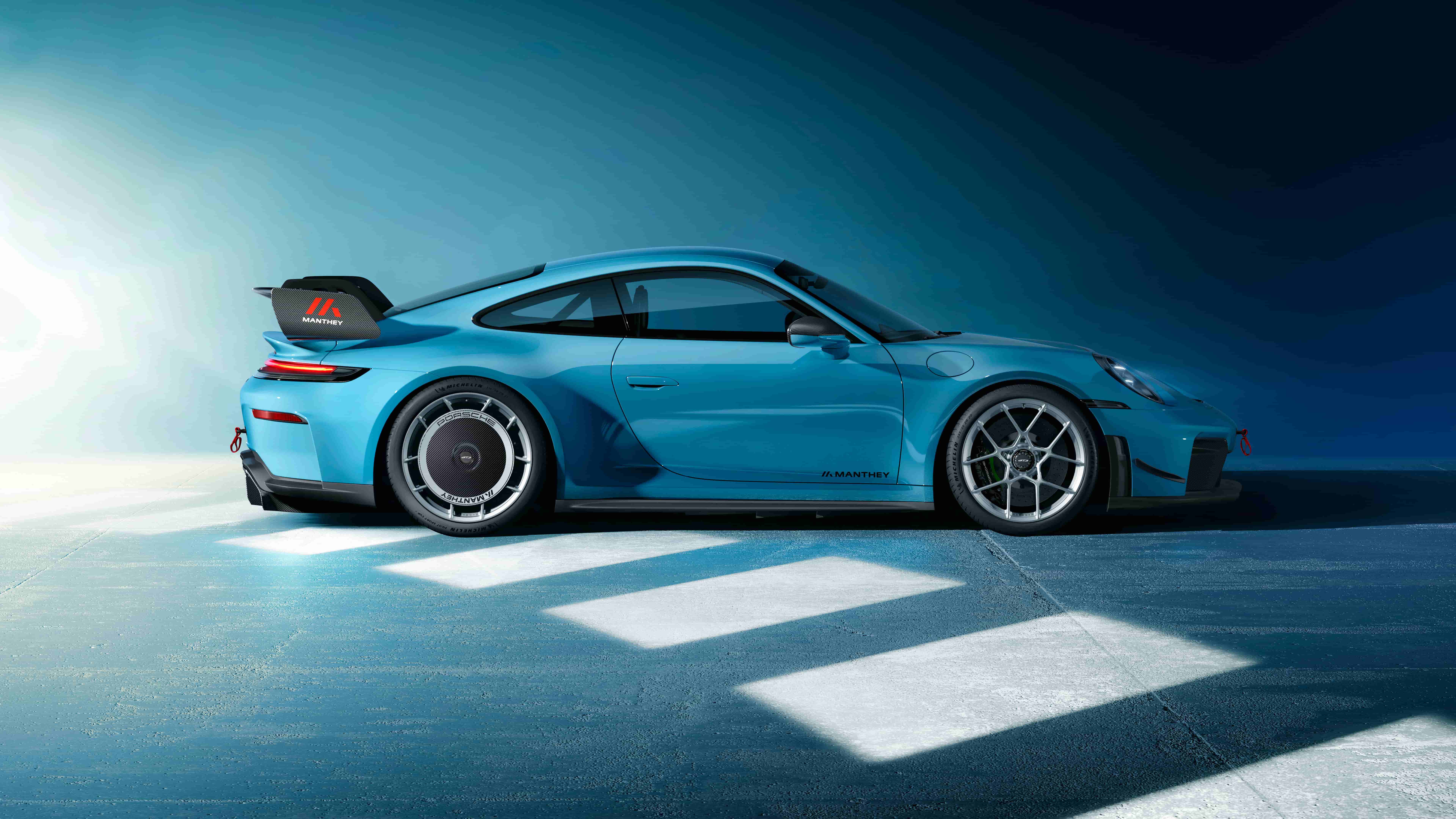 保时捷911侧身图