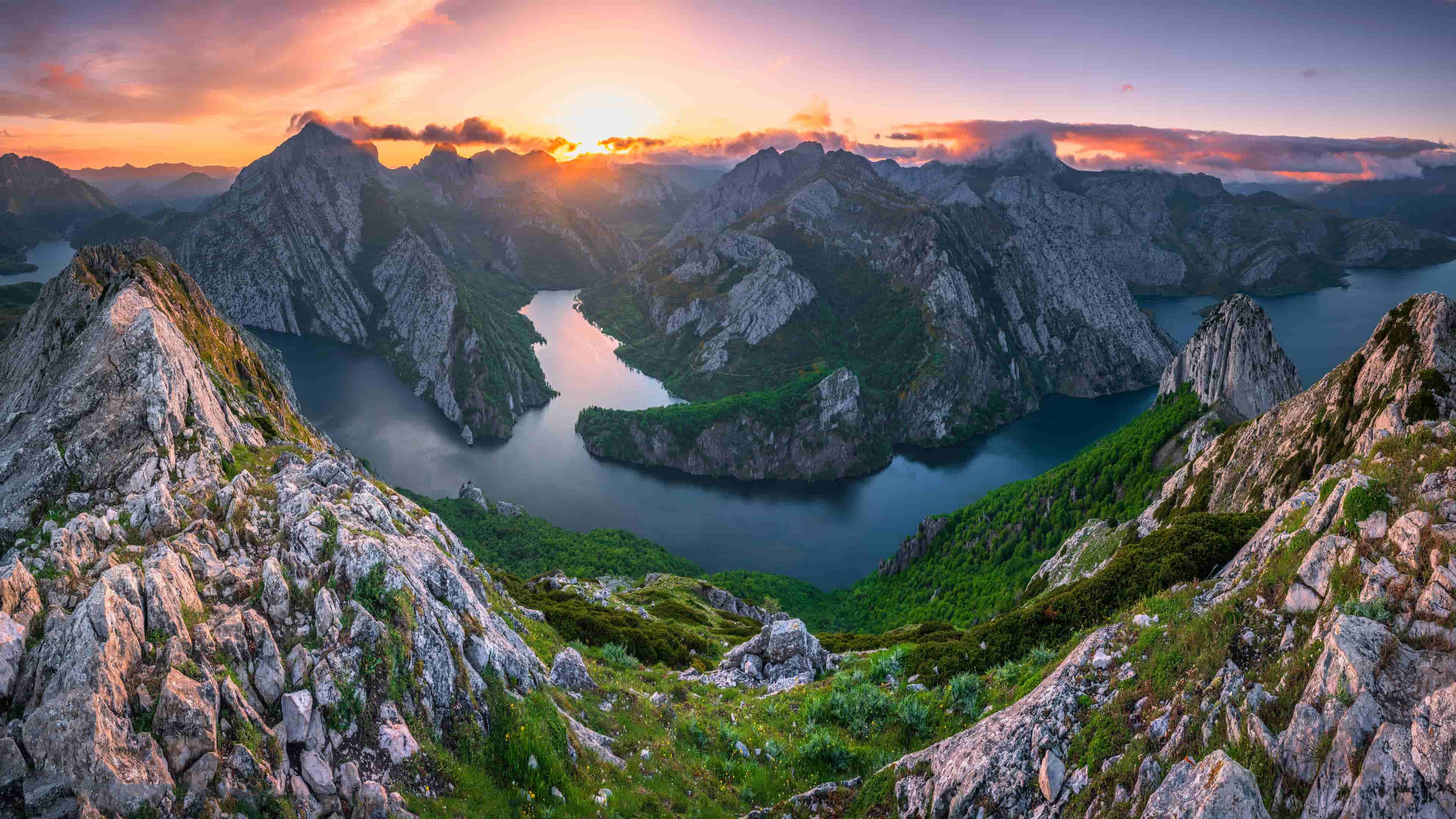 丹尼尔-伯顿 山脉何川大自然