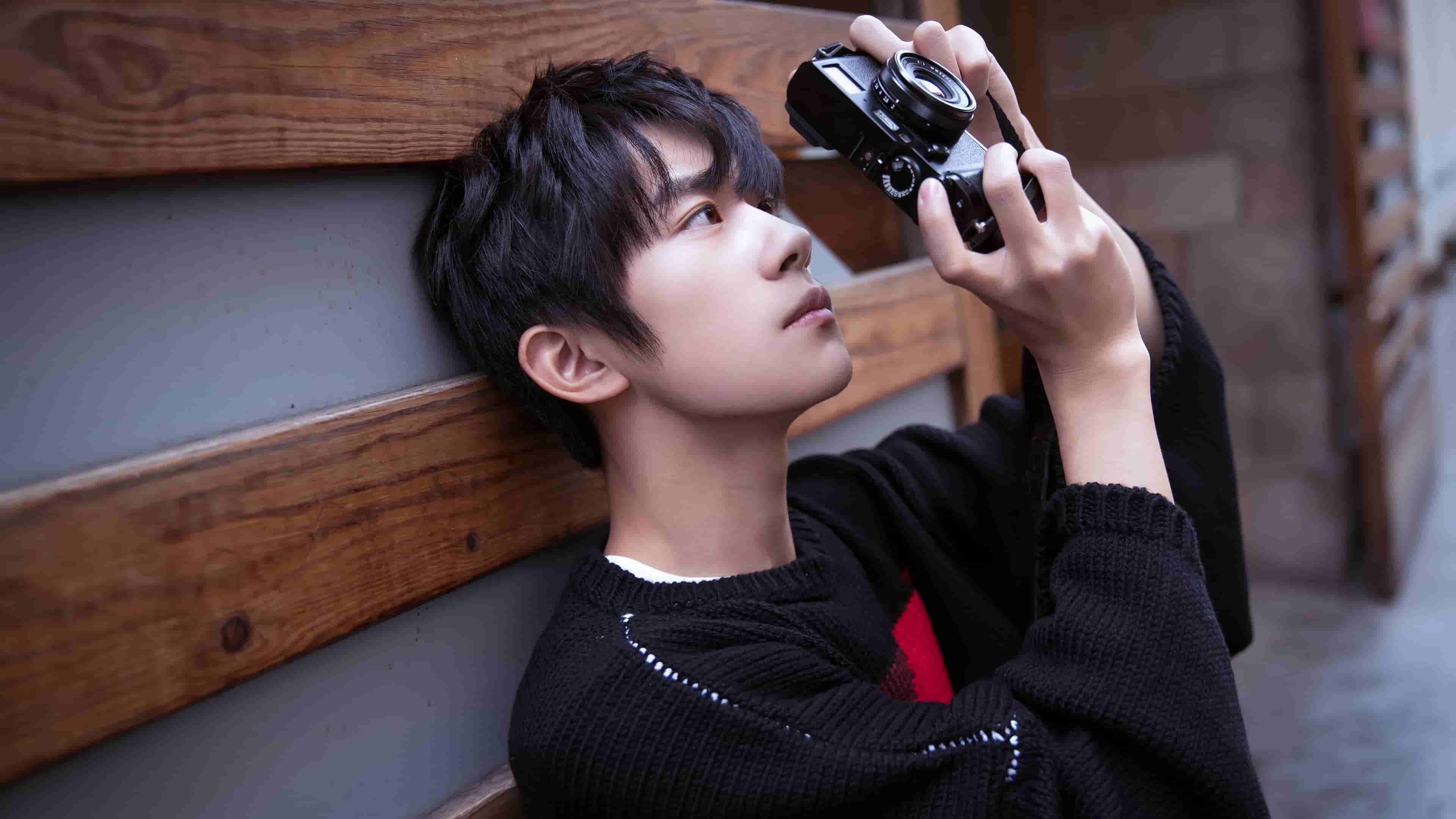 明星易烊千玺超帅图片壁纸